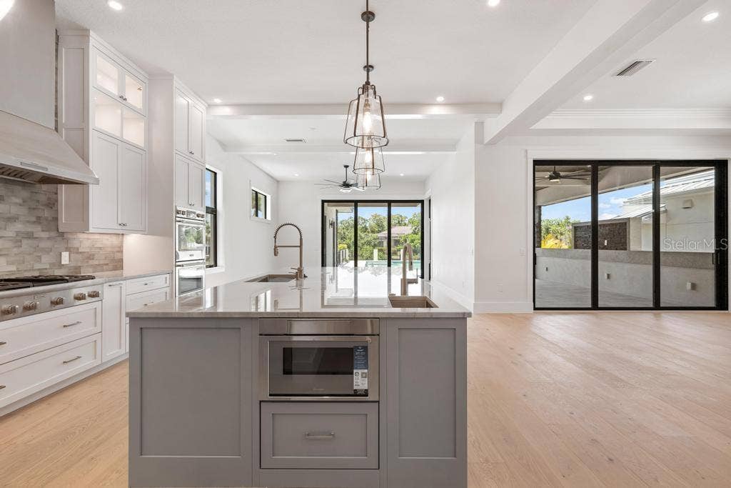 527 VENICE LANE, Sarasota, FL 34242 527 VENICE LANE, Sarasota, FL 34242