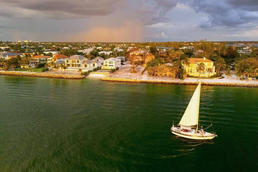 4050 HIGEL AVENUE, Sarasota, FL 34242 4050 HIGEL AVENUE, Sarasota, FL 34242