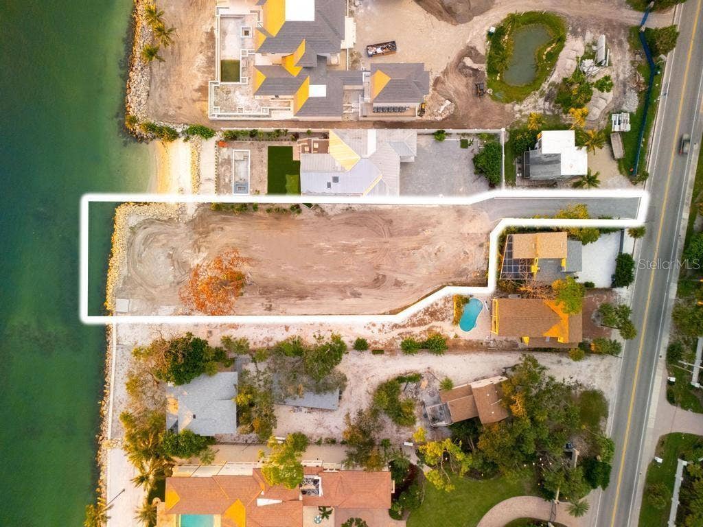 4050 HIGEL AVENUE, Sarasota, FL 34242 4050 HIGEL AVENUE, Sarasota, FL 34242