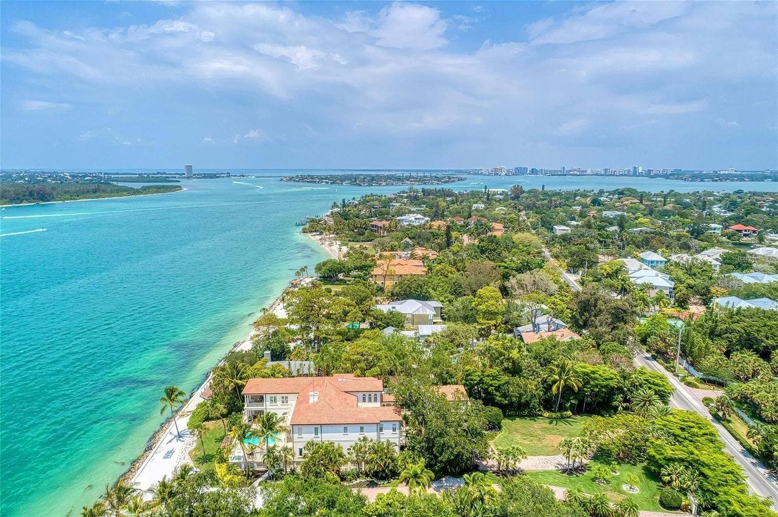 4050 HIGEL AVENUE, Sarasota, FL 34242 4050 HIGEL AVENUE, Sarasota, FL 34242