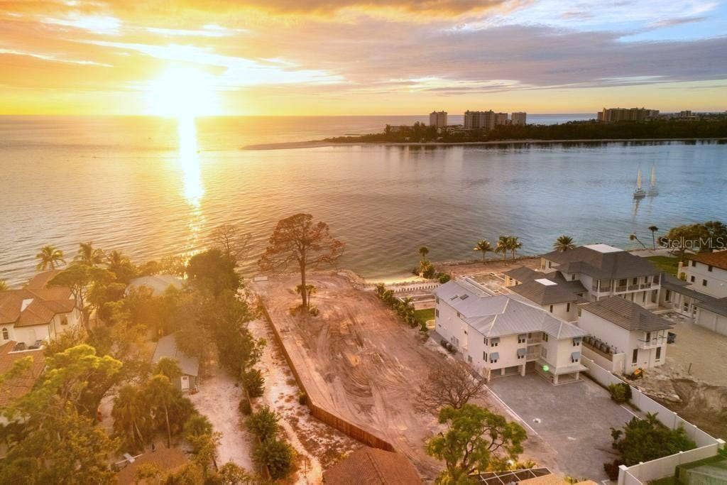 4050 HIGEL AVENUE, Sarasota, FL 34242 4050 HIGEL AVENUE, Sarasota, FL 34242