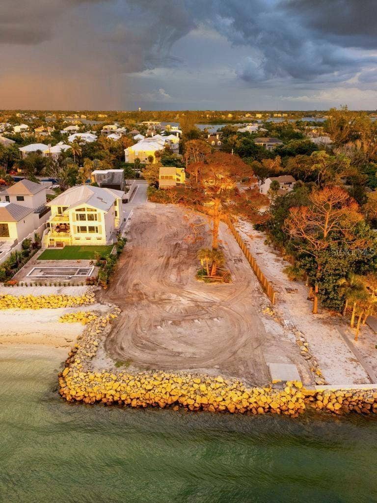 4050 HIGEL AVENUE, Sarasota, FL 34242 4050 HIGEL AVENUE, Sarasota, FL 34242