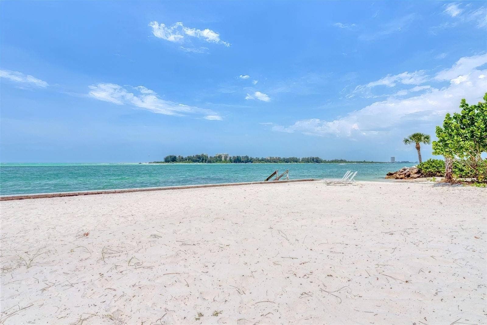 4050 HIGEL AVENUE, Sarasota, FL 34242 4050 HIGEL AVENUE, Sarasota, FL 34242