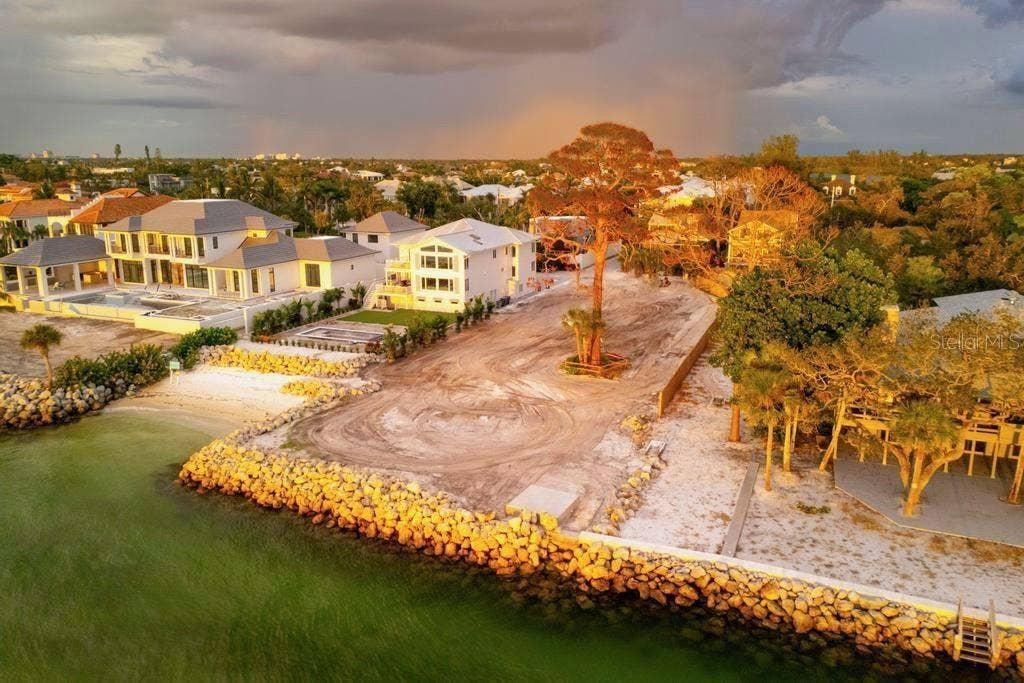 4050 HIGEL AVENUE, Sarasota, FL 34242 4050 HIGEL AVENUE, Sarasota, FL 34242