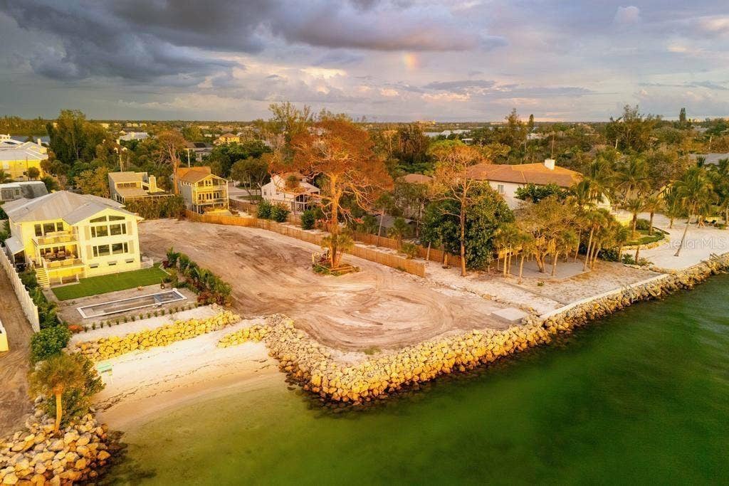 4050 HIGEL AVENUE, Sarasota, FL 34242 4050 HIGEL AVENUE, Sarasota, FL 34242