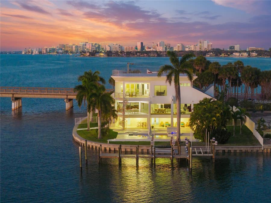 Property photo for 1400 SIESTA DRIVE, Sarasota, FL