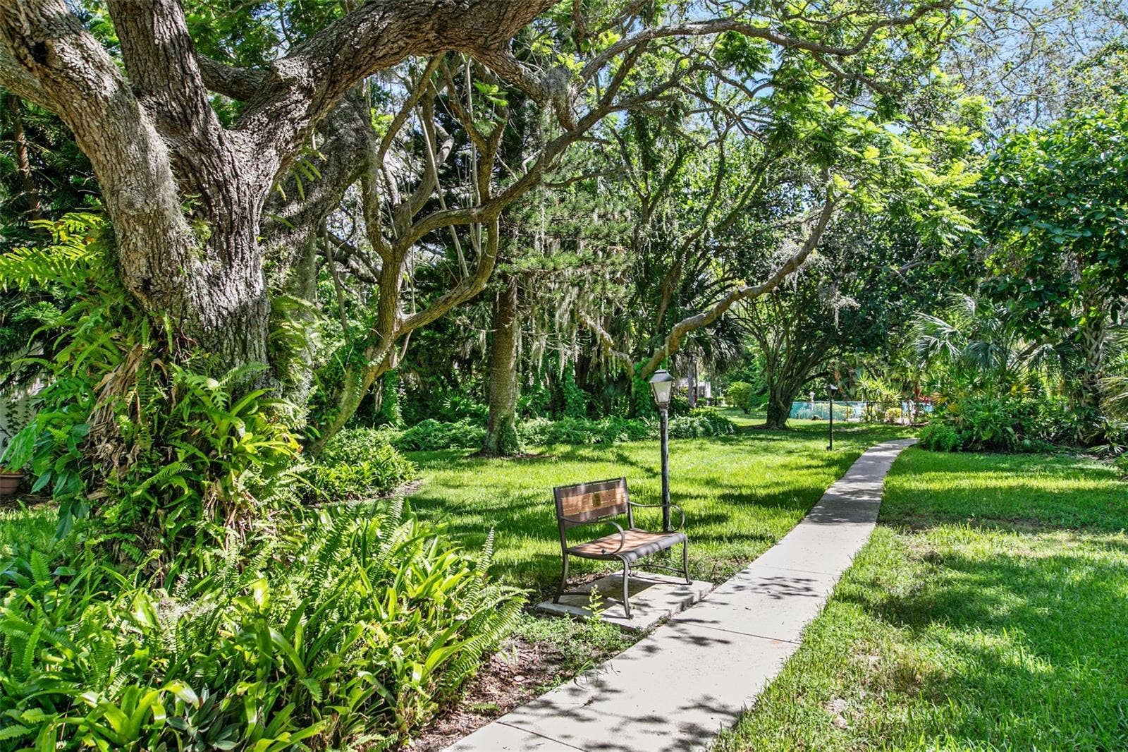 611 WOODLAWN DRIVE, #611, Bradenton, FL 34210 611 WOODLAWN DRIVE, #611, Bradenton, FL 34210