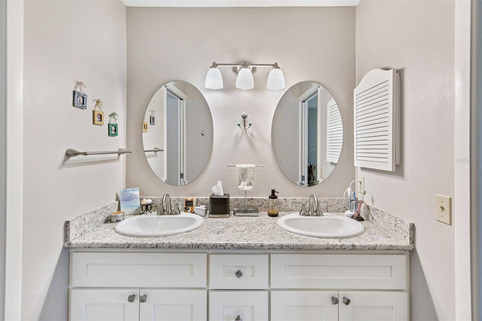 611 WOODLAWN DRIVE, #611, Bradenton, FL 34210 Primary bathroom - dual vanity
