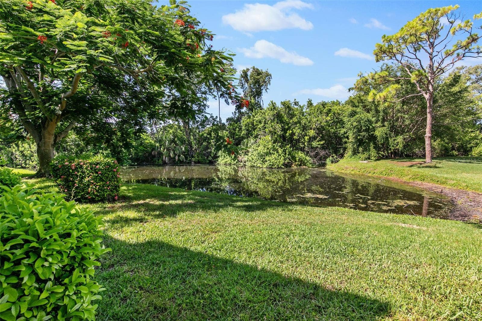 611 WOODLAWN DRIVE, #611, Bradenton, FL 34210 Private back area!