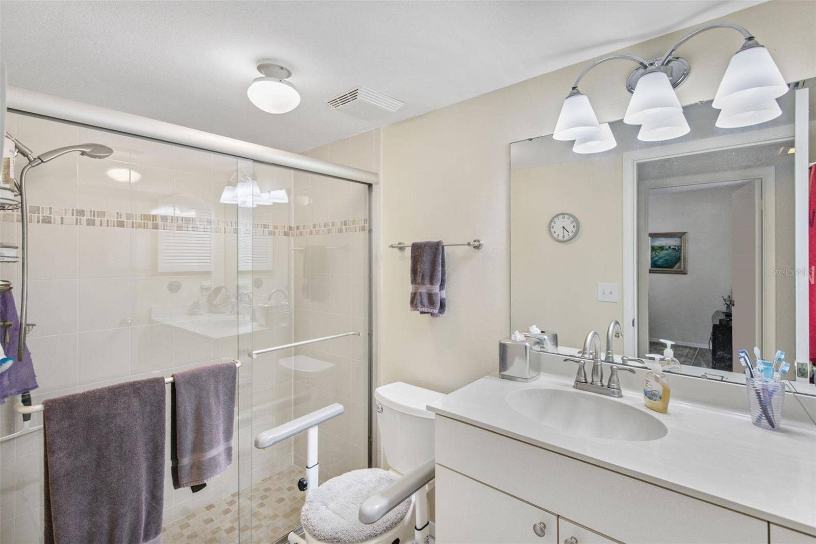 611 WOODLAWN DRIVE, #611, Bradenton, FL 34210 Bathroom #2