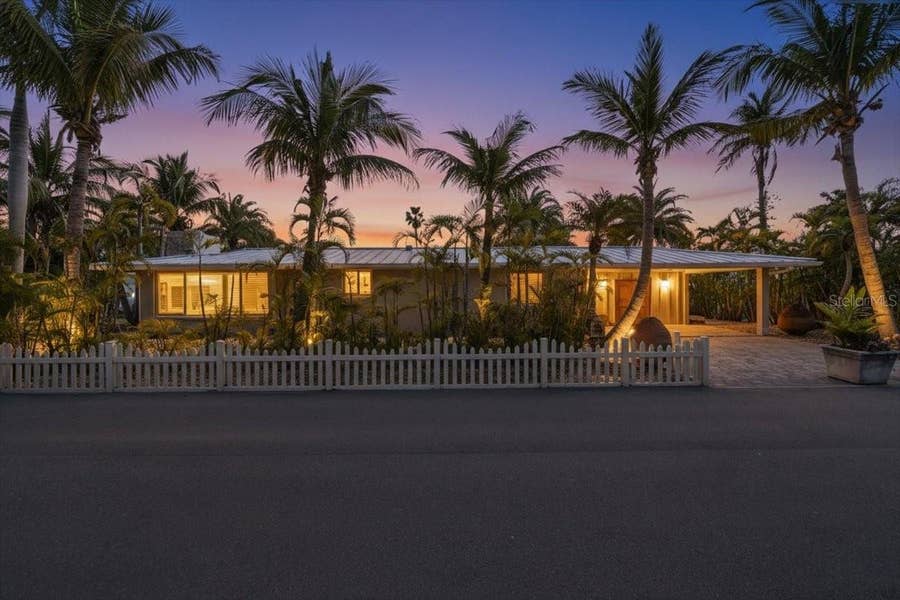 Property photo for 834 JUNGLE QUEEN WAY, Longboat Key, FL