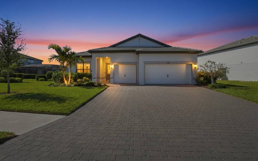 Property photo for Bradenton, FL