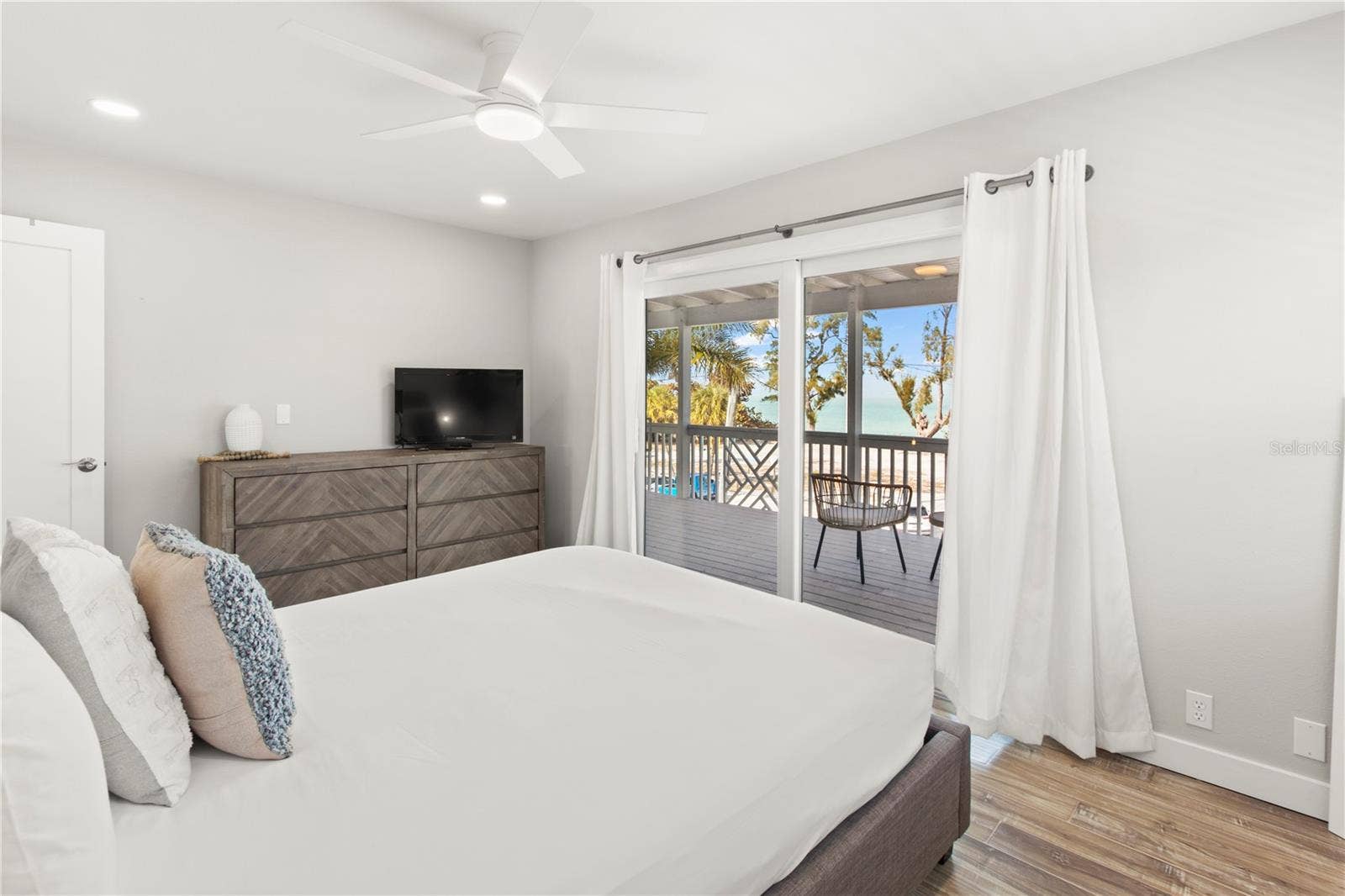 403 N BAY BOULEVARD, Anna Maria, FL 34216 Guest Bedroom with access to large porch