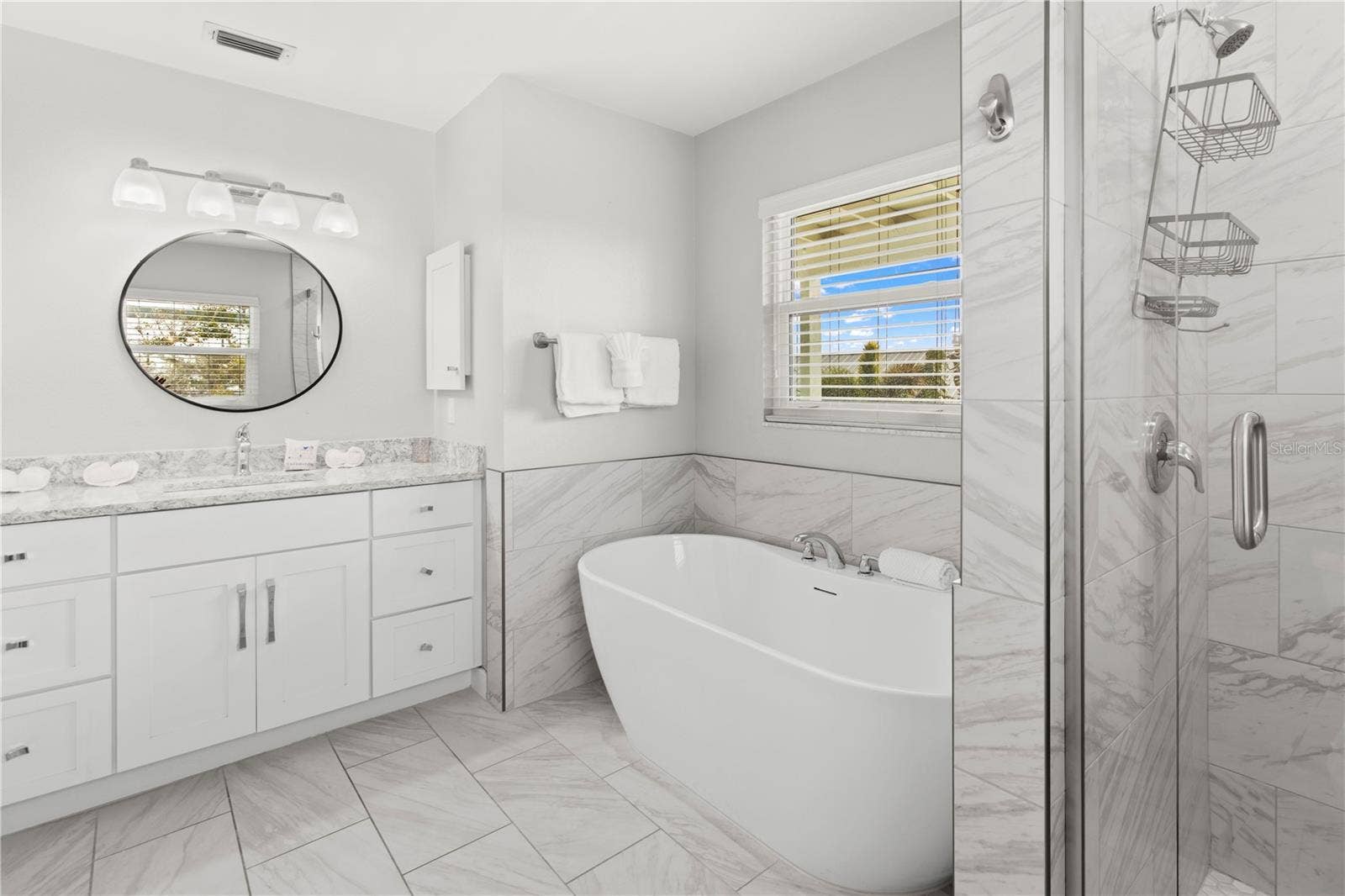 403 N BAY BOULEVARD, Anna Maria, FL 34216 Primary bathroom with large soaking tub
