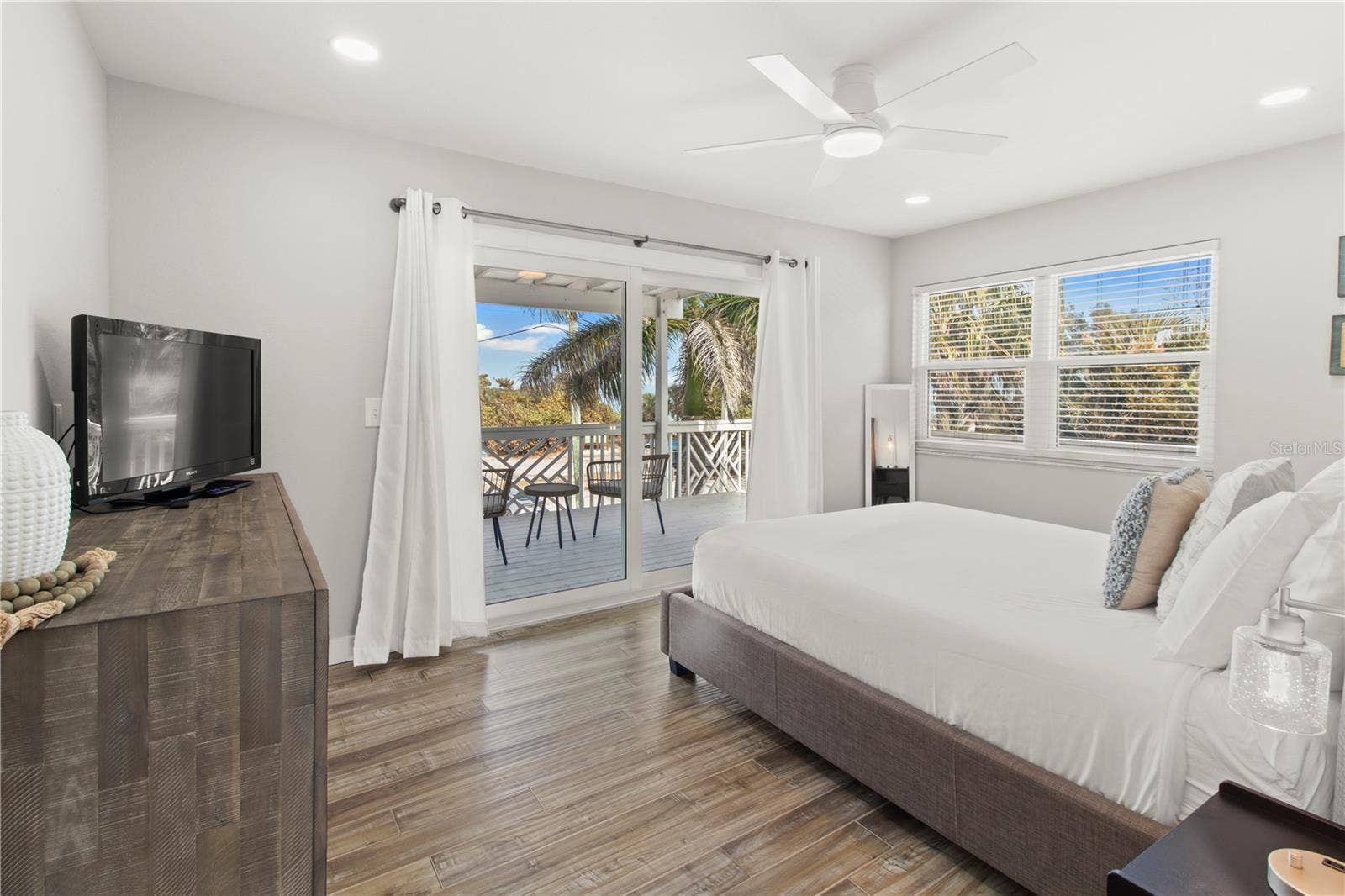 403 N BAY BOULEVARD, Anna Maria, FL 34216 Guest Bedroom with views of the Bay
