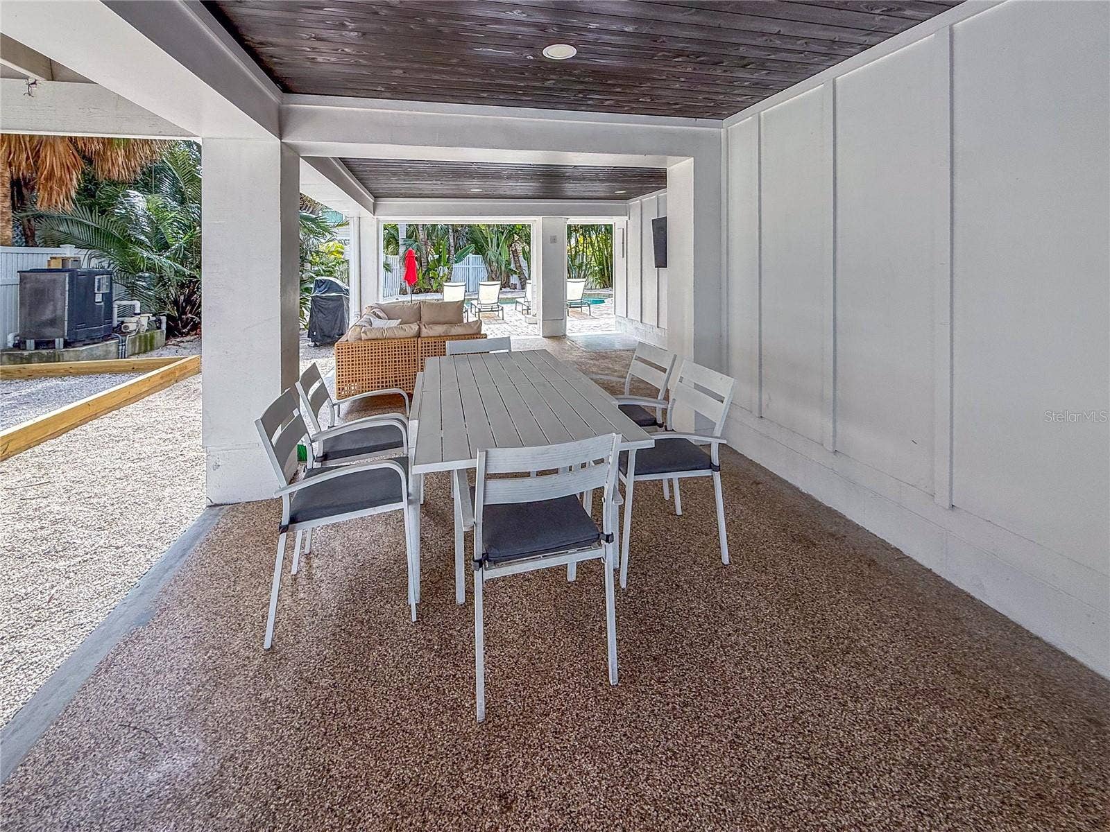 403 N BAY BOULEVARD, Anna Maria, FL 34216 Covered outdoor dining area