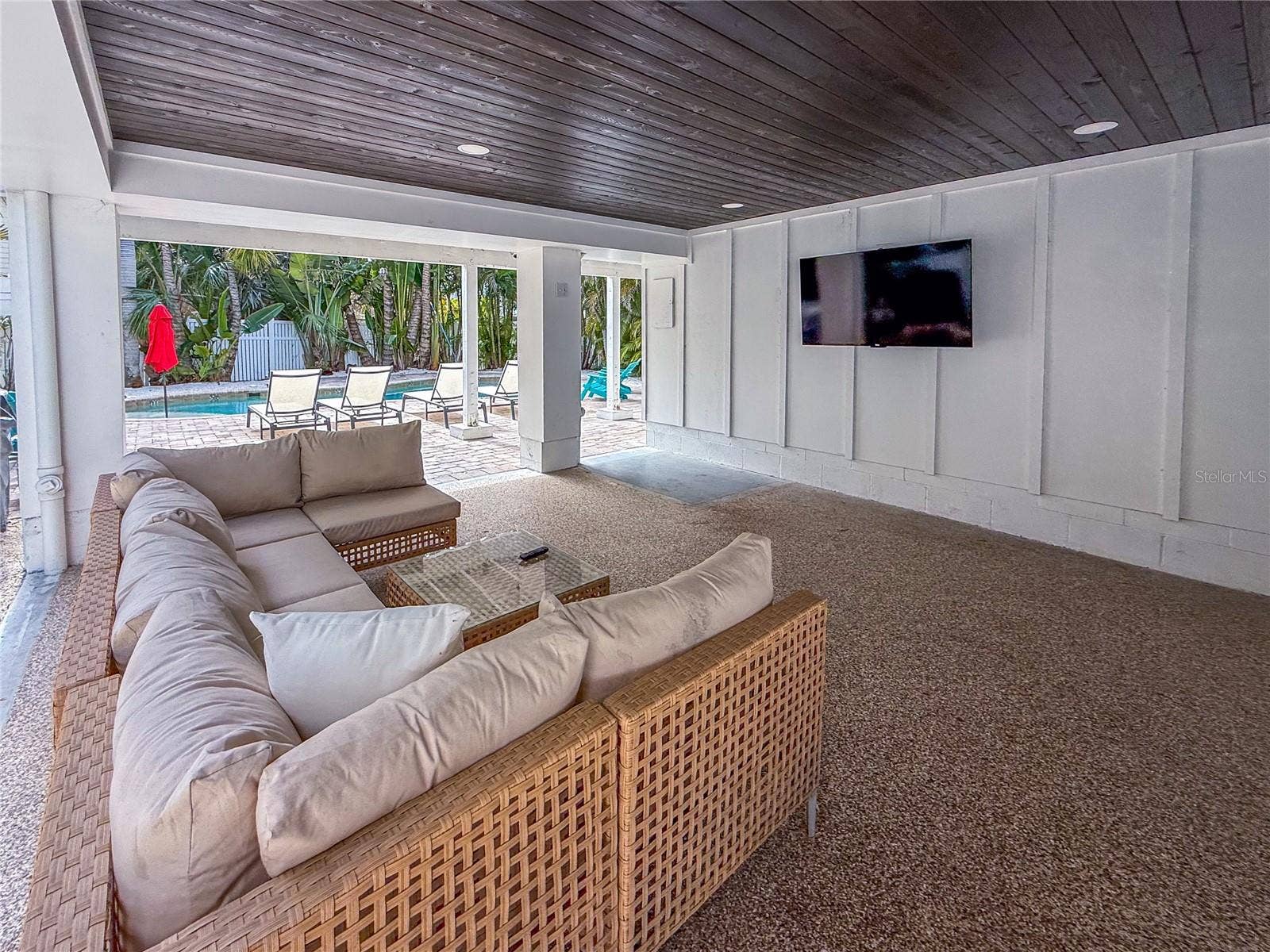 403 N BAY BOULEVARD, Anna Maria, FL 34216 Covered outdoor TV & entertainment area