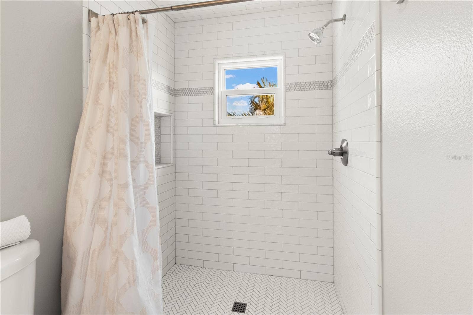 403 N BAY BOULEVARD, Anna Maria, FL 34216 2nd floor guest bath room