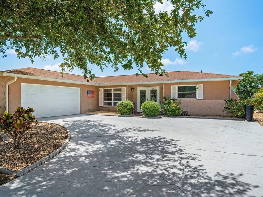 Property photo for 1260 LAKESIDE DRIVE, Venice, FL