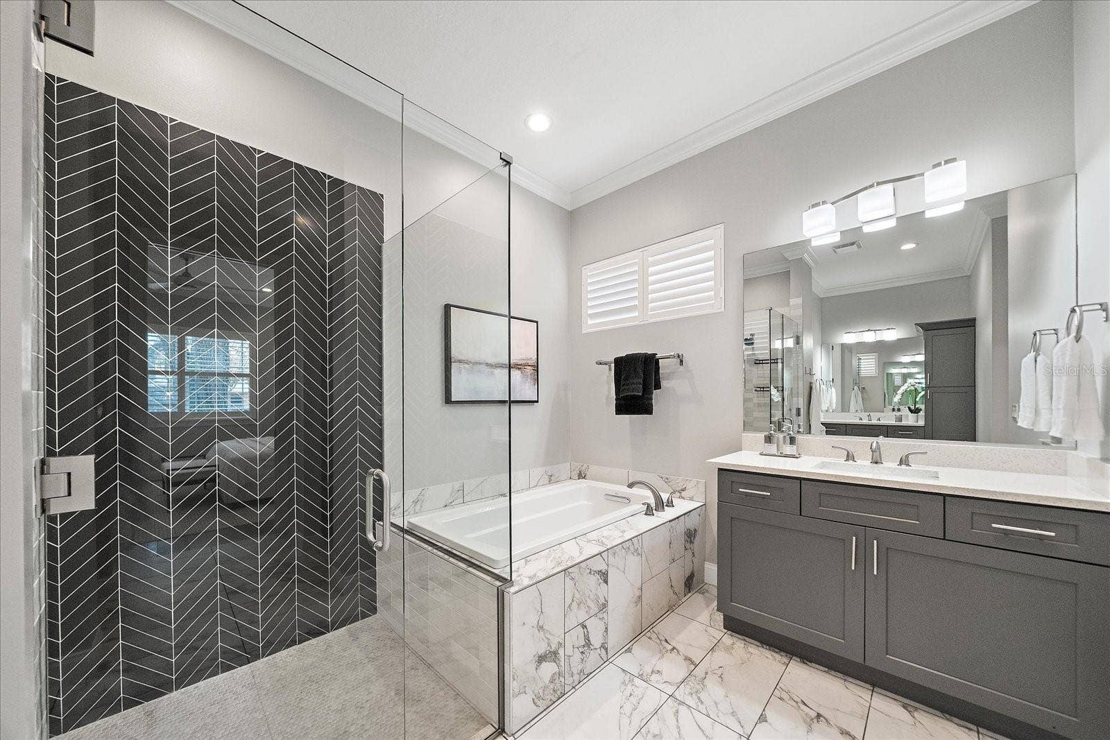 2207 WISTERIA STREET, Sarasota, FL 34239 Dual vanities & private water closet, separate shower/tub