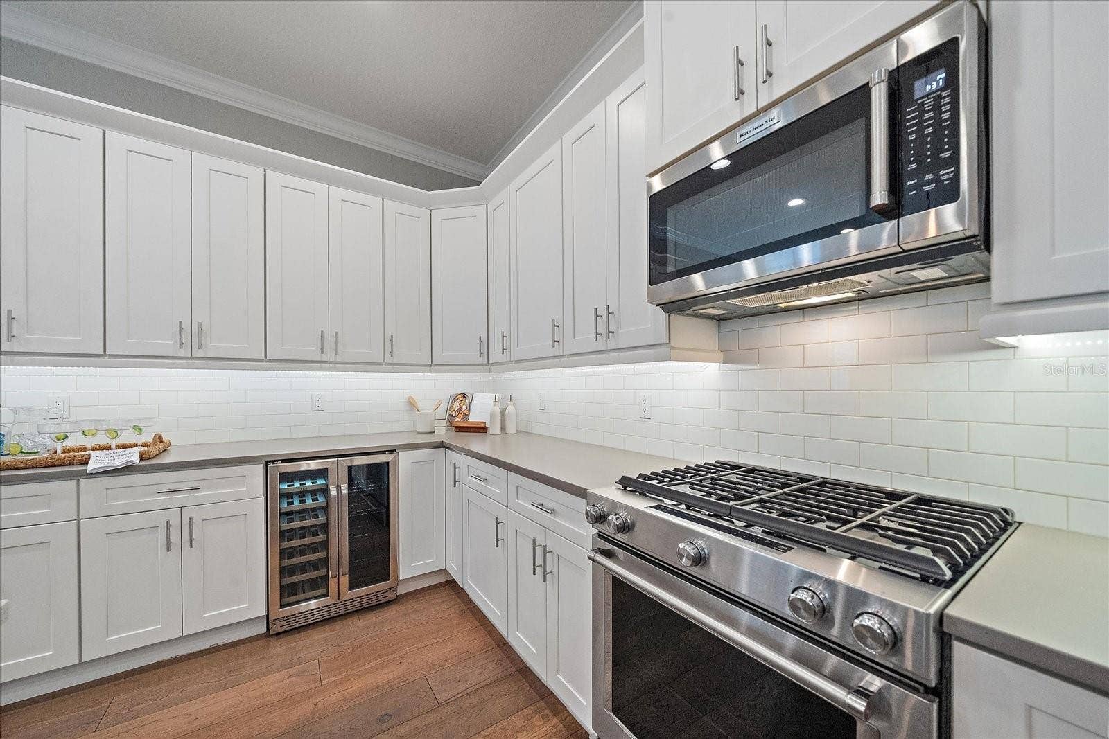 2207 WISTERIA STREET, Sarasota, FL 34239 Kitchen with gas range - 1st Floor