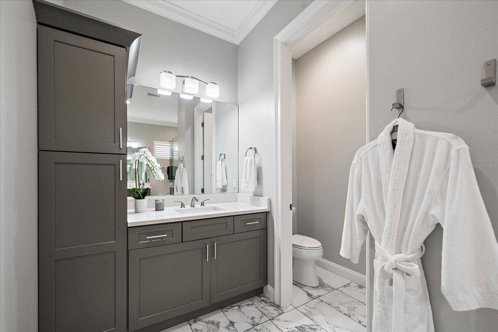 2207 WISTERIA STREET, Sarasota, FL 34239 Primary Ensuite Bathroom - 1st Floor