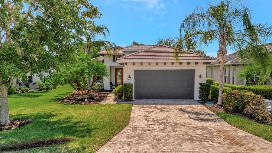 Property photo for 5009 LAKE OVERLOOK AVENUE, Bradenton, FL