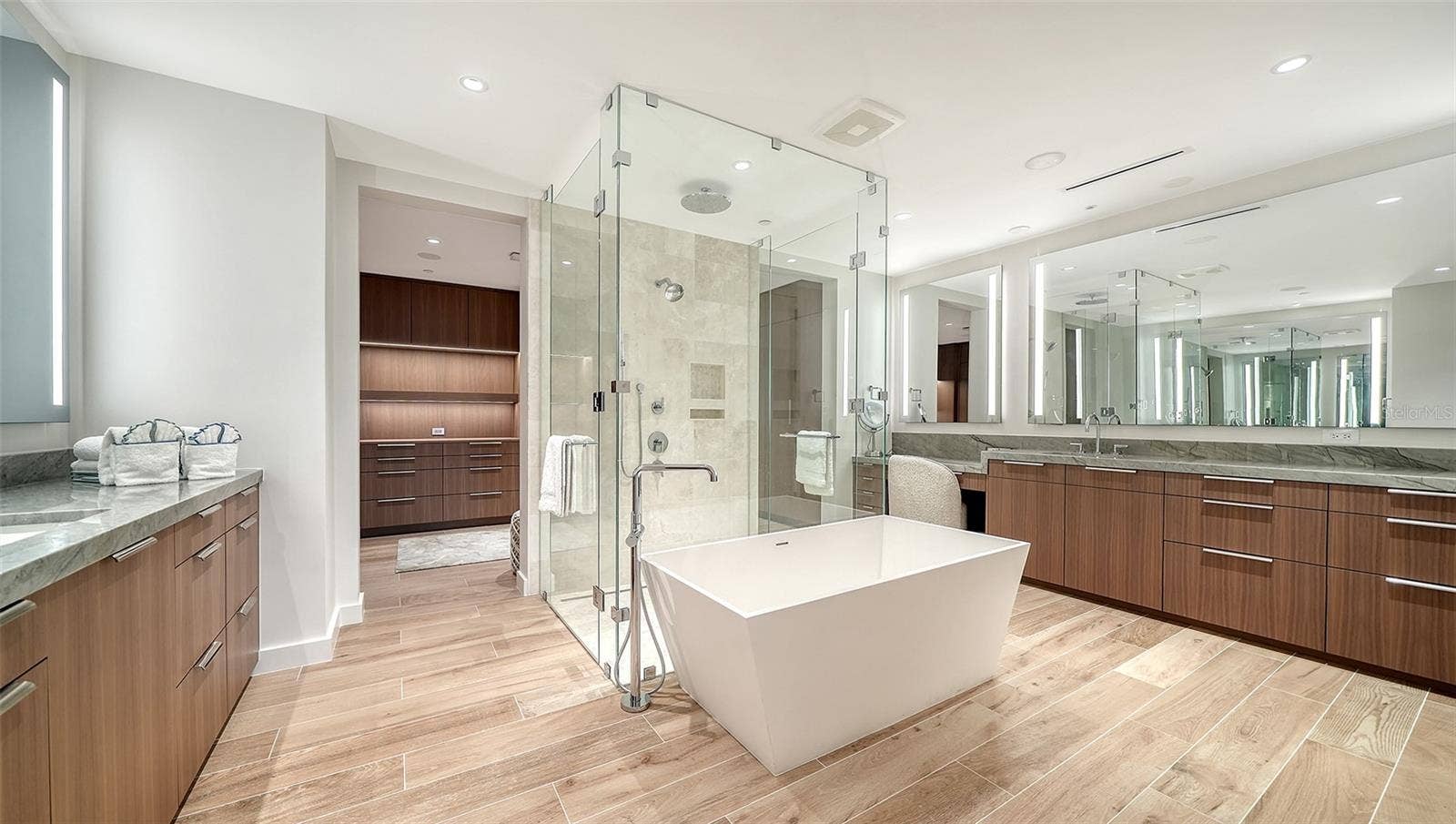 1561 GULF OF MEXICO DRIVE, #404, Longboat Key, FL 34228 1561 GULF OF MEXICO DRIVE, #404, Longboat Key, FL 34228