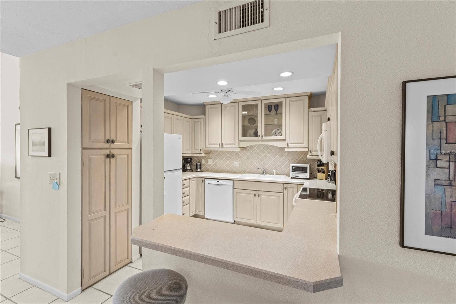 1633 BOATHOUSE CIRCLE, #232, Sarasota, FL 34231 Kitchen