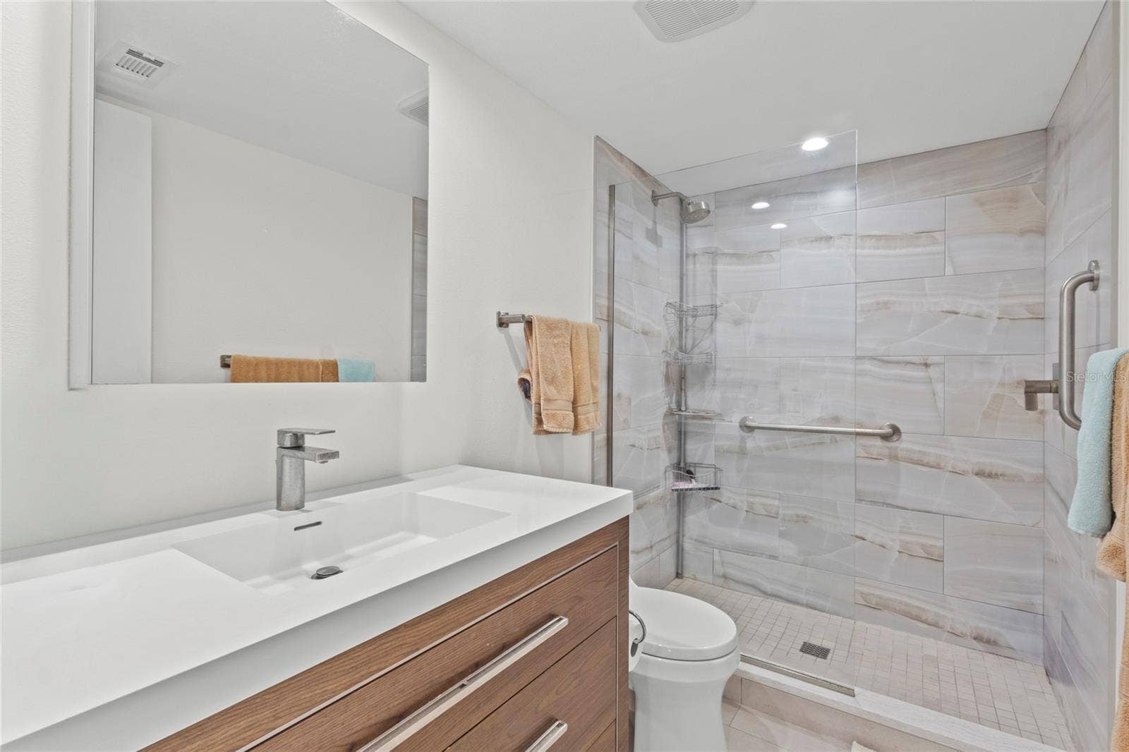 1633 BOATHOUSE CIRCLE, #232, Sarasota, FL 34231 Master Bathroom