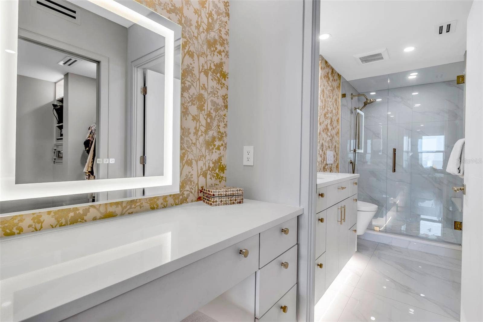 5740 MIDNIGHT PASS ROAD, #403, Sarasota, FL 34242 Vanity Space