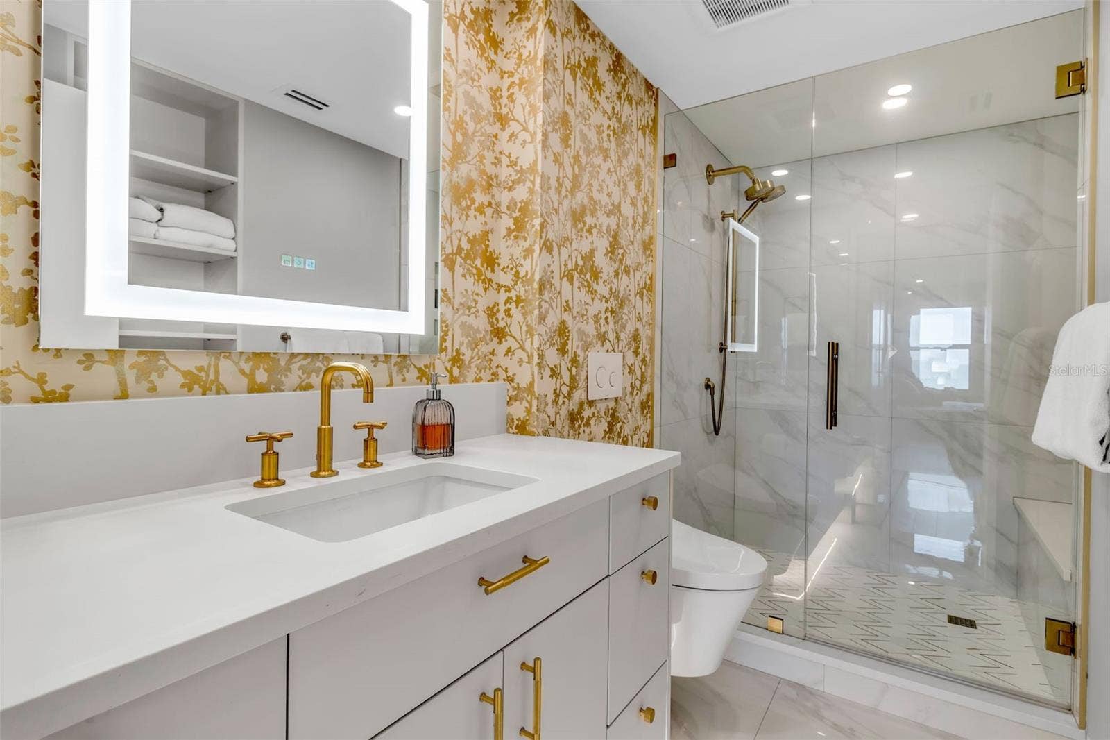 5740 MIDNIGHT PASS ROAD, #403, Sarasota, FL 34242 En-Suite Bathroom