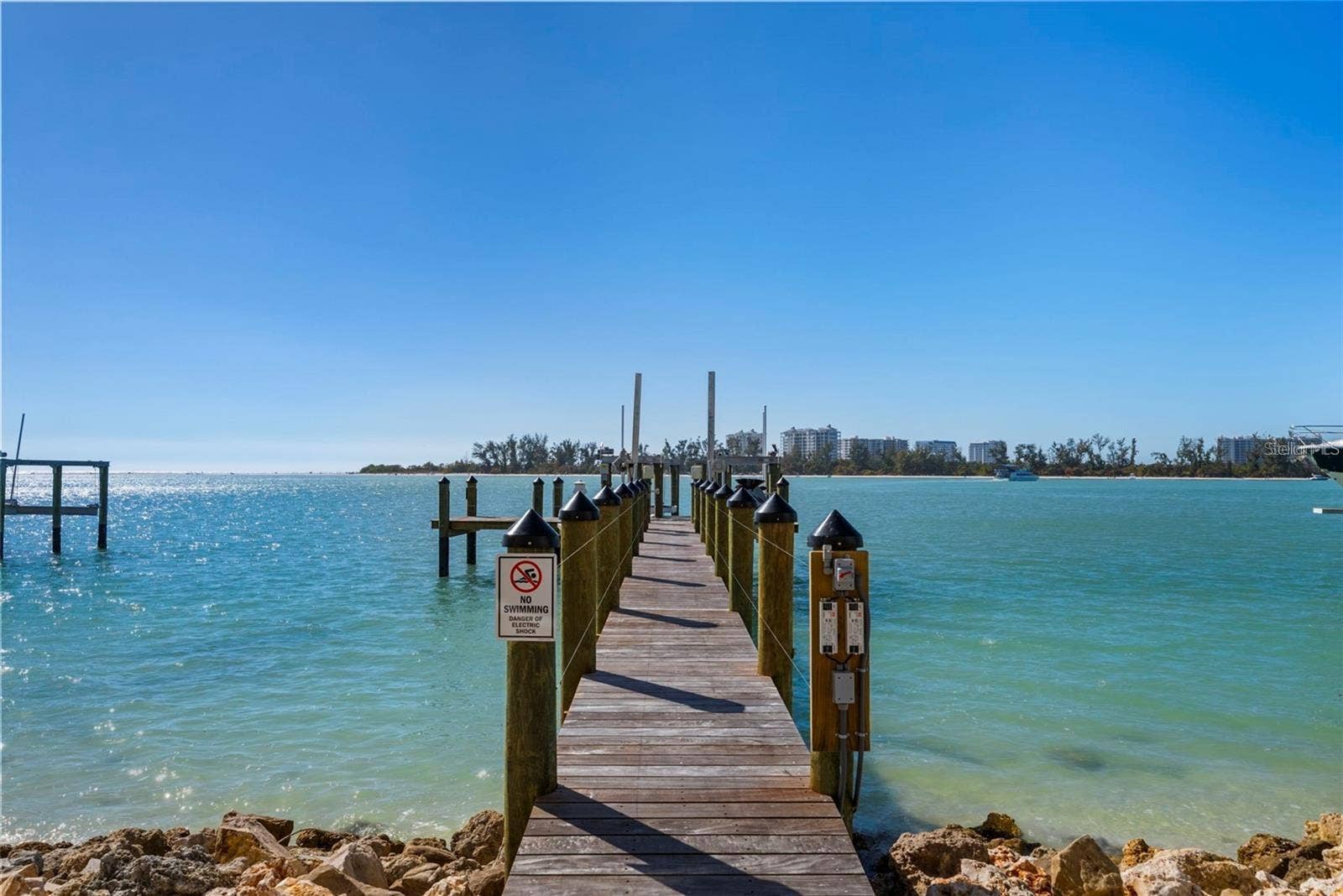 3750 BAYOU LOUISE LANE, Sarasota, FL 34242 3750 BAYOU LOUISE LANE, Sarasota, FL 34242