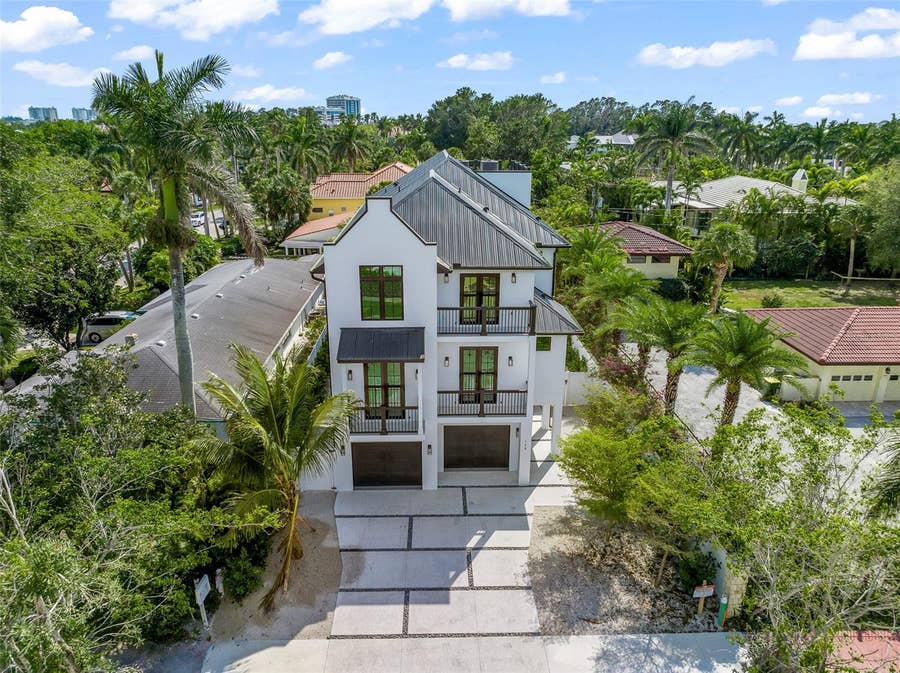 Property photo for 128 FILLMORE DRIVE, Sarasota, FL