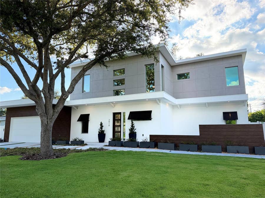 Property photo for 2010 HYDE PARK CIRCLE, Sarasota, FL