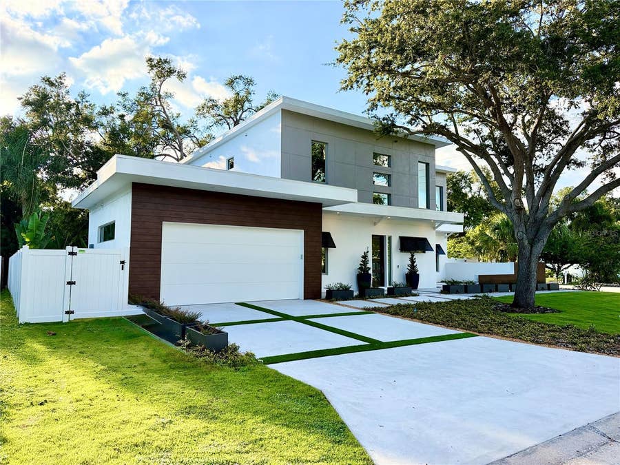 Property photo for 2010 HYDE PARK CIRCLE, Sarasota, FL