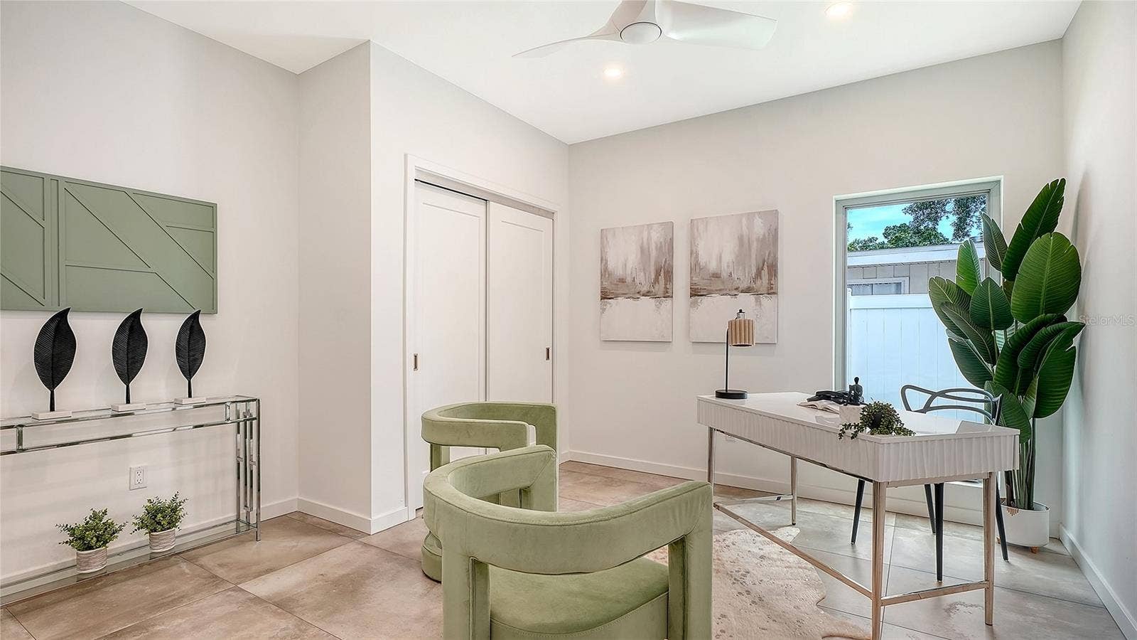 2050 EUCLID TERRACE, Sarasota, FL 34239 Private home office.