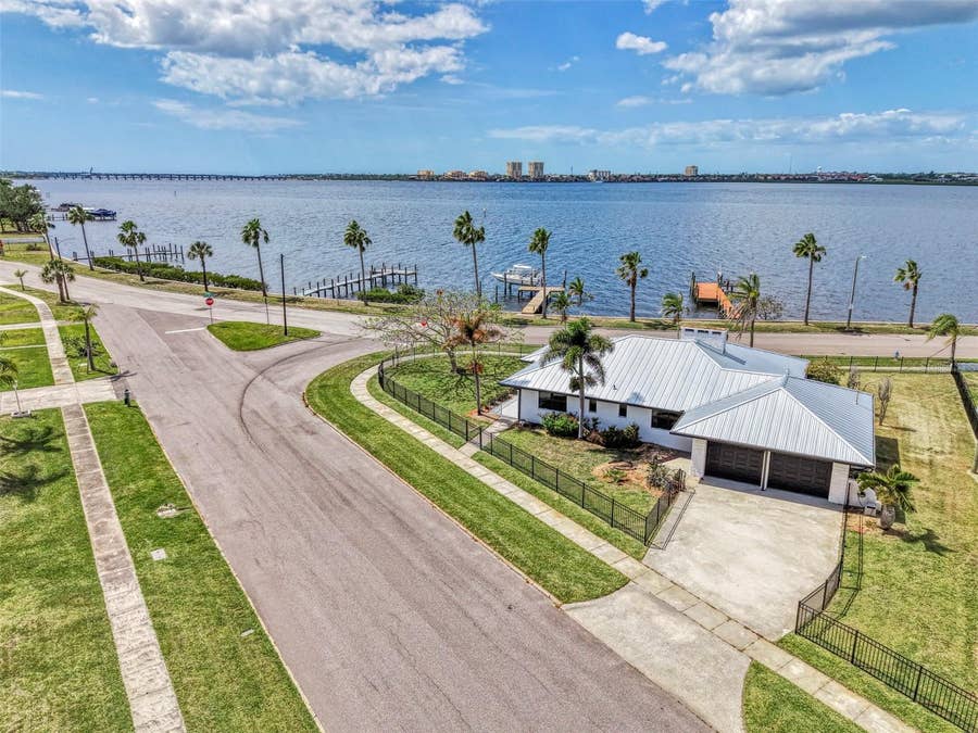 Property photo for 1822 RIVERSIDE DRIVE E, Bradenton, FL
