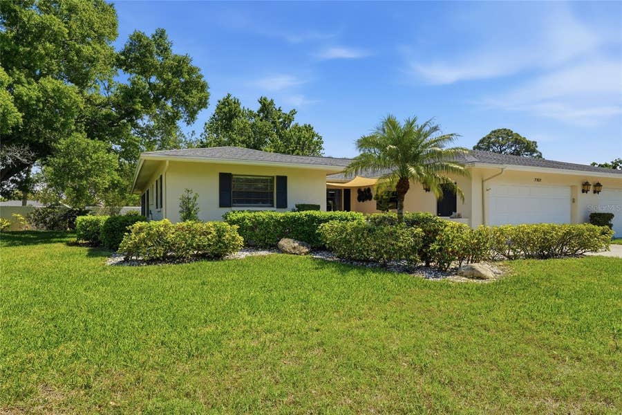 Property photo for 7101 FAIRWAY BEND CIRCLE, Sarasota, FL
