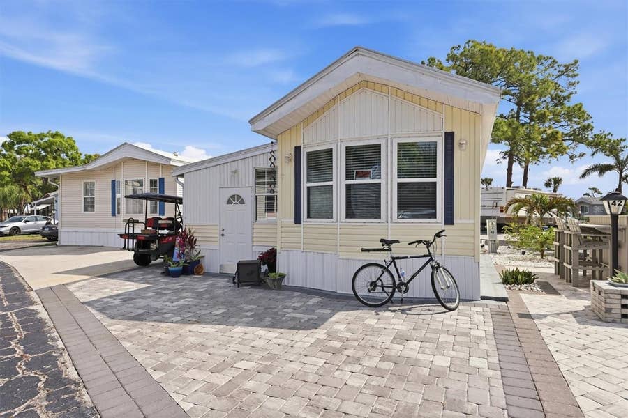 Property photo for 1674 UNIVERSITY PKWY, #41, Sarasota, FL