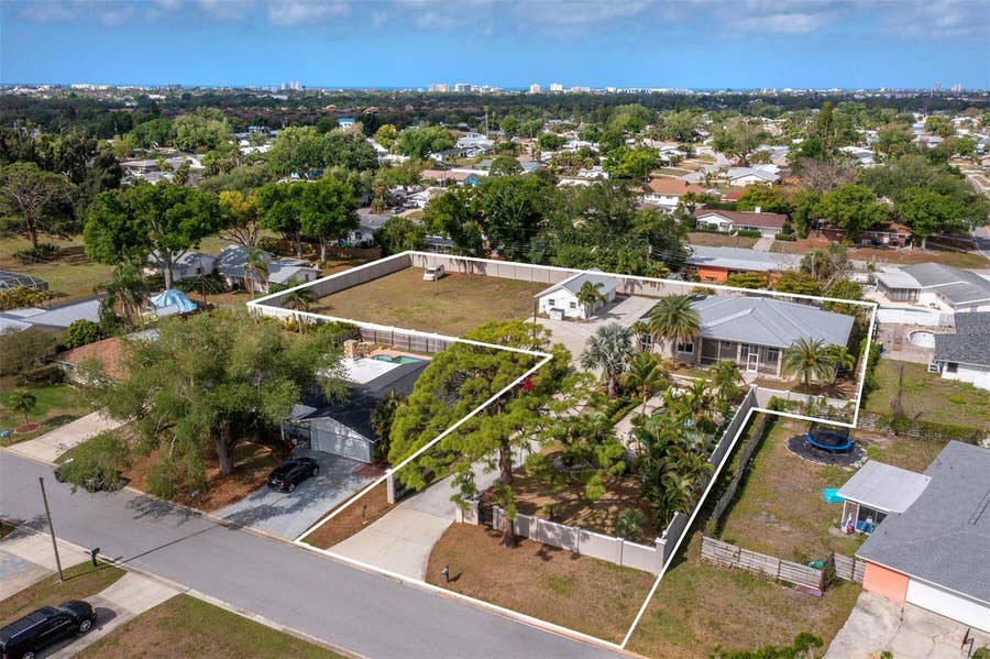 Property photo for 5618 BRITANNIA DRIVE, Sarasota, FL