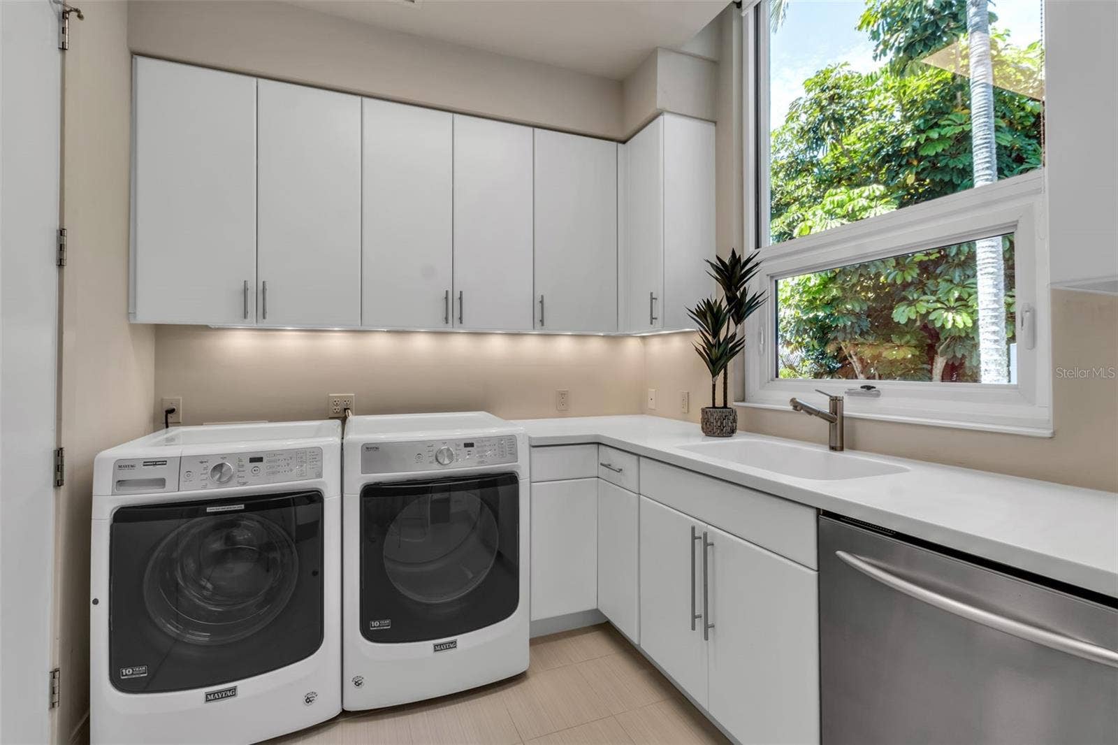 445 MCKINLEY DRIVE, Sarasota, FL 34236 445 MCKINLEY DRIVE, Sarasota, FL 34236