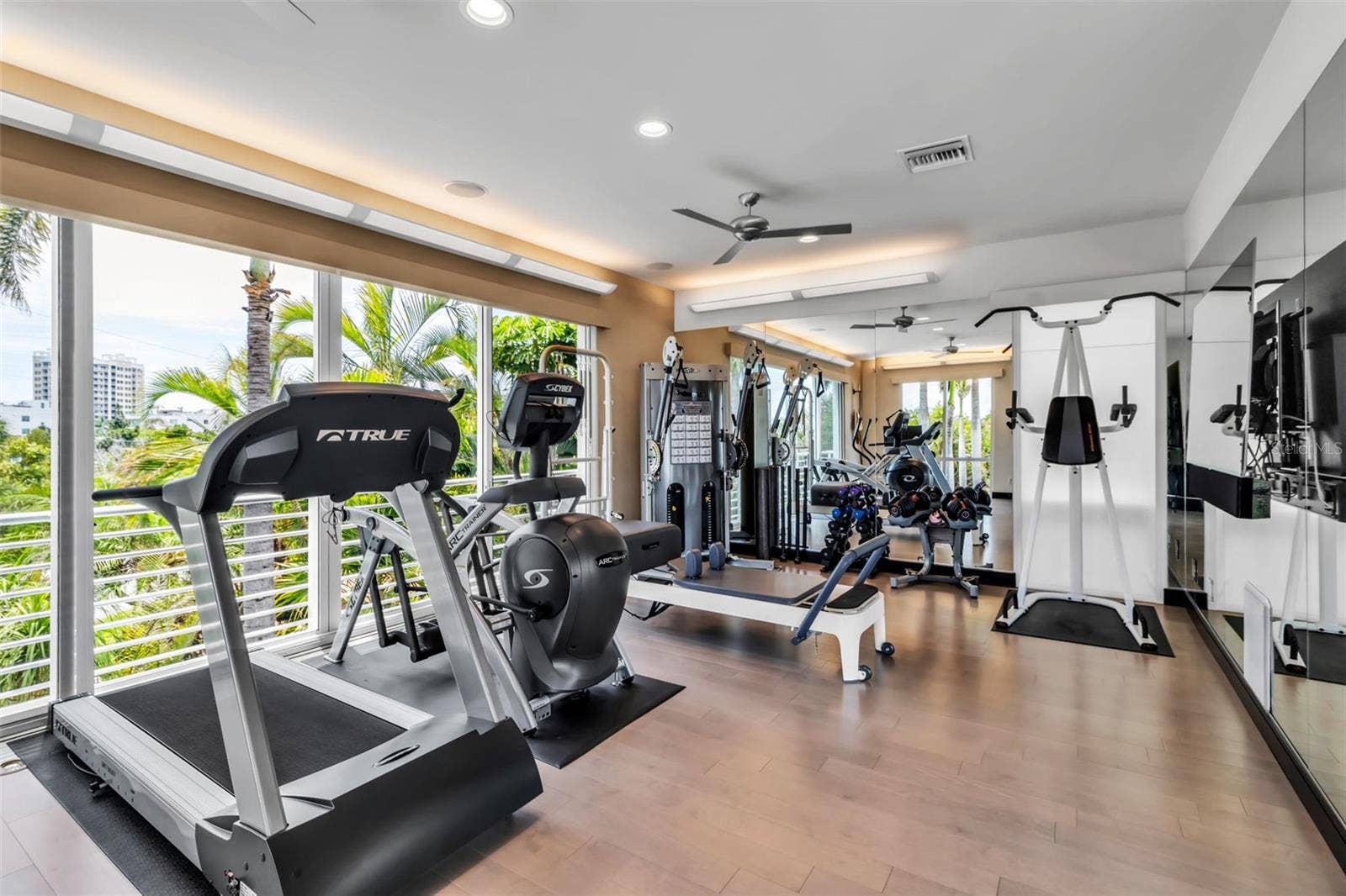 445 MCKINLEY DRIVE, Sarasota, FL 34236 445 MCKINLEY DRIVE, Sarasota, FL 34236