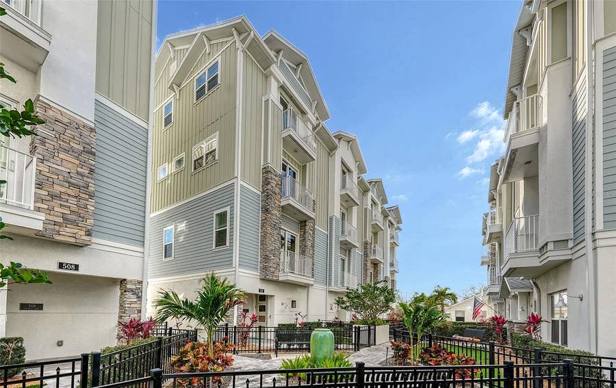 Property photo for 512 LAUREL PARK DRIVE, Sarasota, FL