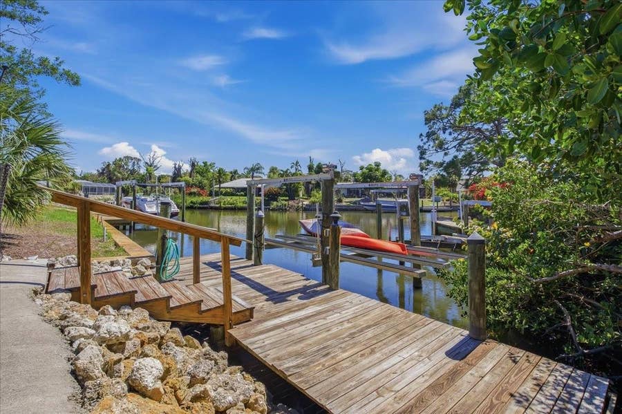 Property photo for 1231 BAYSHORE DRIVE, Englewood, FL