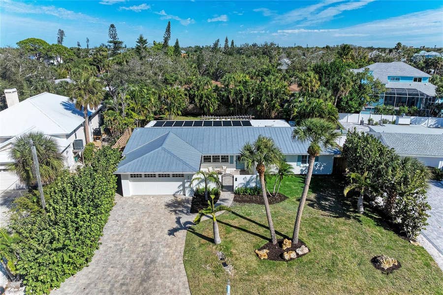 Property photo for 431 ISLAND CIRCLE, Sarasota, FL