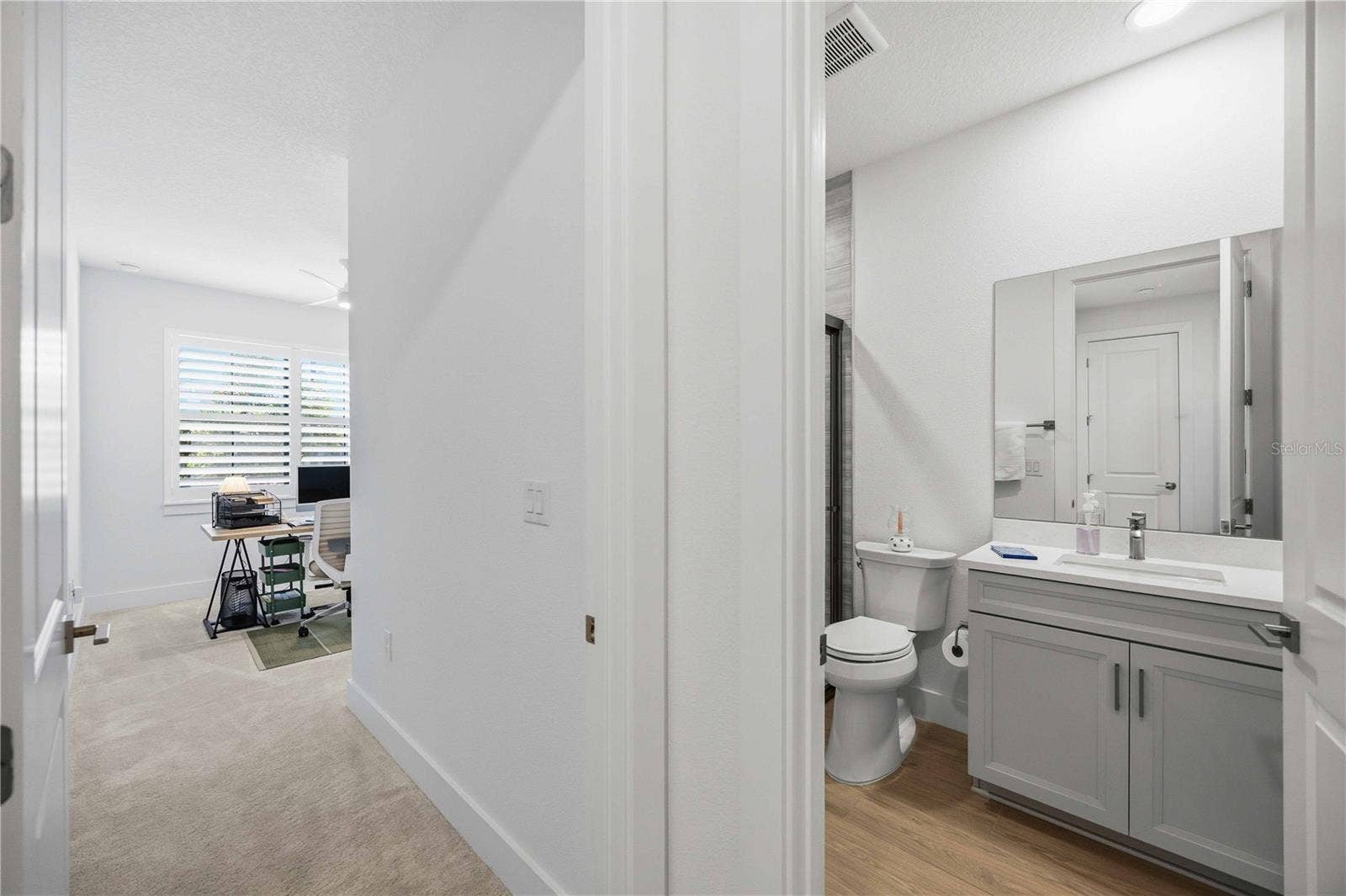 18652 DAYSPRING PLACE, Venice, FL 34293 Hallway * bath 2