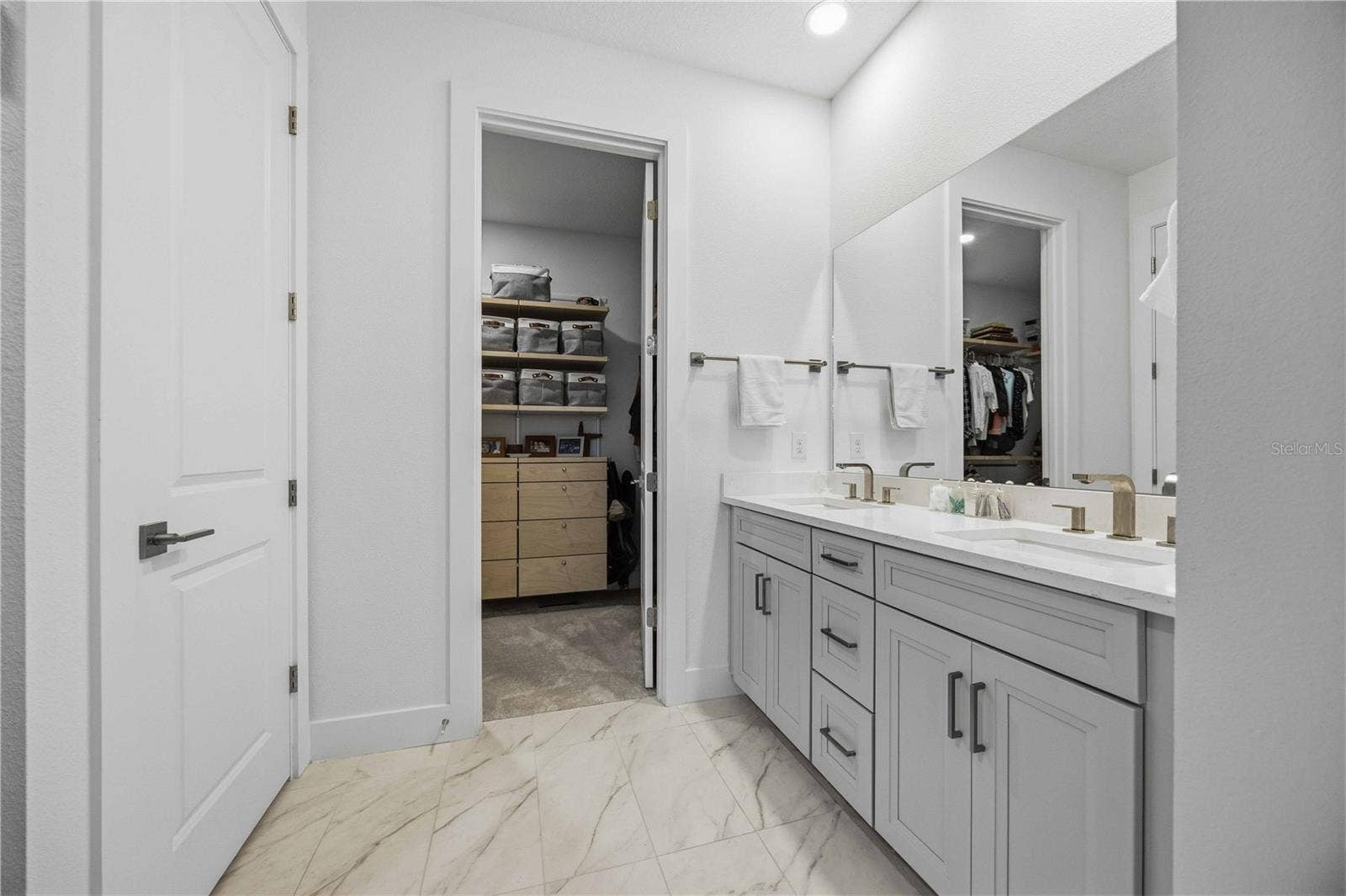 18652 DAYSPRING PLACE, Venice, FL 34293 Primary bath.