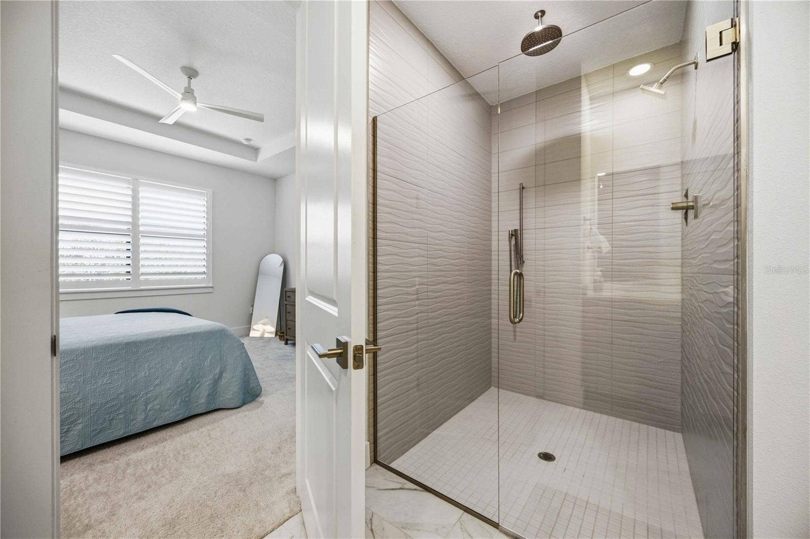 18652 DAYSPRING PLACE, Venice, FL 34293 Primary shower.
