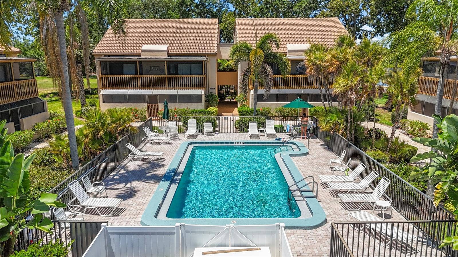 3033 WILLOW GREEN, #10, Sarasota, FL 34235 3033 WILLOW GREEN, #10, Sarasota, FL 34235